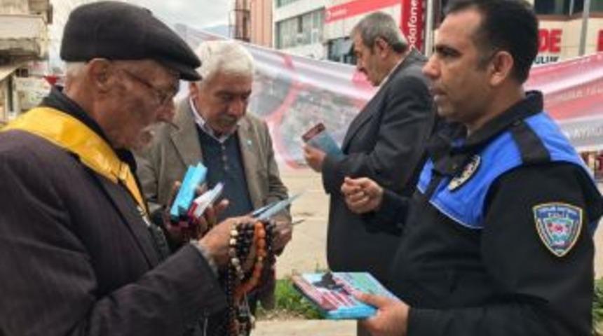 Polisten Dolandırıcılık Olaylarına Karşı Broş&uuml;rl&uuml; Uyarı