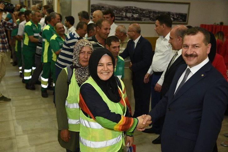 Başkan Yılmaz Personelleriyle Bayramlaştı G3