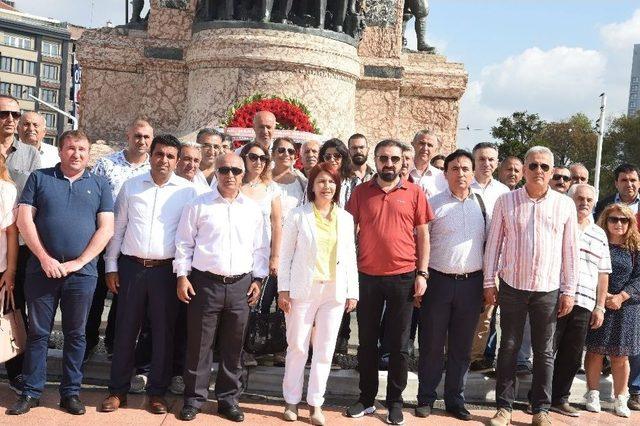 Sivas Kongresi’nin Yıldönümünde Taksim’de Tören Düzenlendi