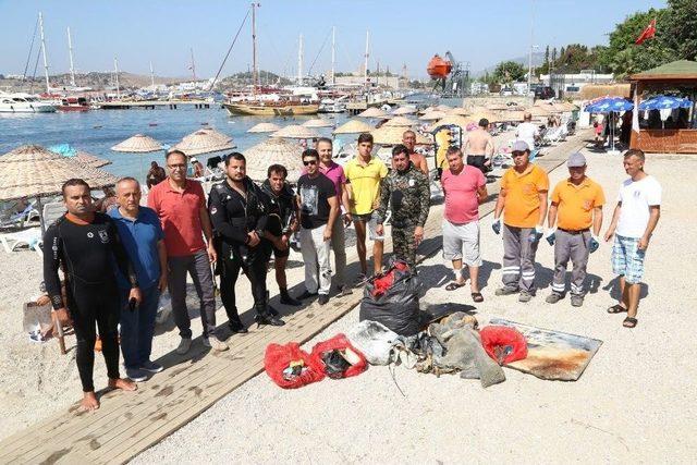 Mavi Bayraklı Halk Plajında Deniz Dibi Temizliği