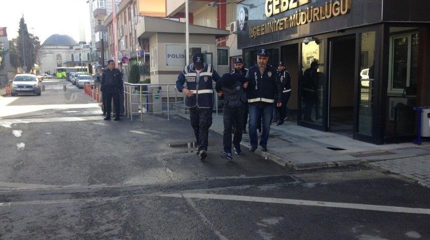 G&uuml;nd&uuml;z Vakti Girdikleri Evi Soyan Hırsızları Olay Yerine Geldikleri Kiralık Ara&ccedil; Ele Verdi