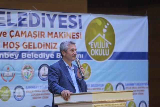 Evlilik Okulu’ndan 157 Çift Daha Sertifikalarını Aldı