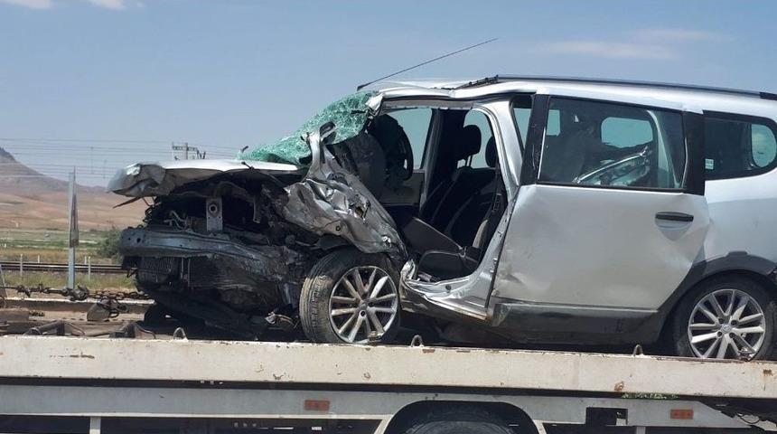 Başkent&rsquo;te Feci Kaza: 3 &Ouml;l&uuml;, 3 Yaralı