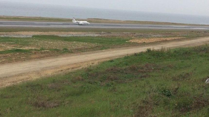 Acil İniş İsteyen Ambulans U&ccedil;ak Trabzon Havalimanı&rsquo;na İniş Yaptı