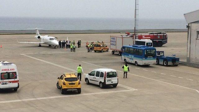 Acil İniş İsteyen Ambulans Uçak Trabzon Havalimanı’na İniş Yaptı