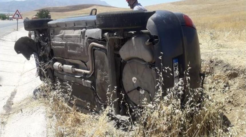 Direksiyon Hakimiyeti Kaybolan Otomobil Takla Attı: 5 Yaralı