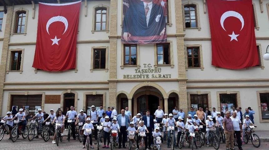 Taşk&ouml;pr&uuml;&rsquo;de Bisikletle Şehir Turu Yapıldı