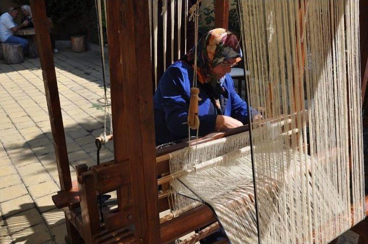 Türkiye’nin Değişik İllerinden Gelen Dokumacılar Hünerlerini Sergiledi G5