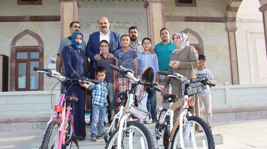 Kur&rsquo;an-ı Kerim Okumayı &Ouml;ğrenip Hediyelerini Aldılar