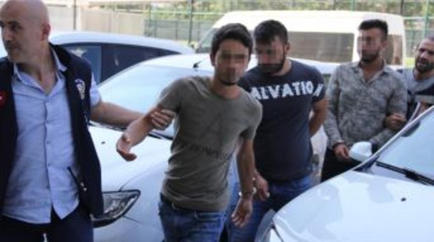 Minib&uuml;s&ccedil;&uuml;y&uuml; Darp Edip Para Gasbı İddiasına 3 G&ouml;zaltı