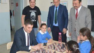 İvrindi Kaymakamı Sinanoğlu, Okuma Yazma Kurslarını Ziyaret Etti