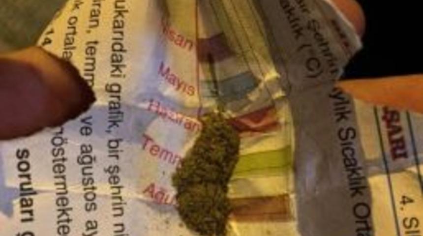 Cami Yanında Oturan Ş&uuml;pheli Şahıstan Bonzai &Ccedil;ıktı