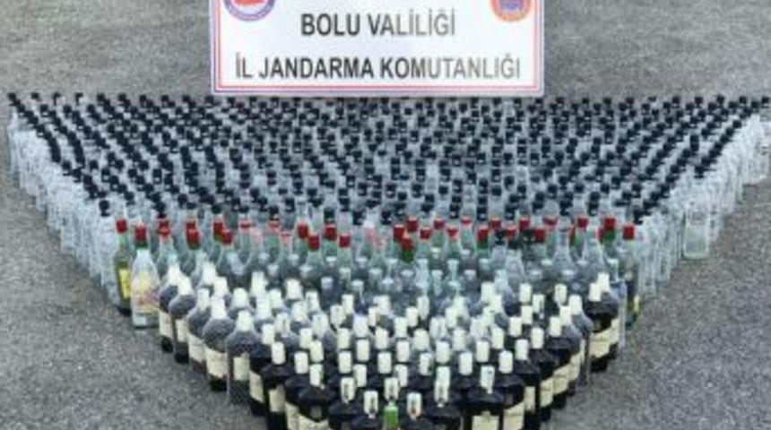 Bolu’da Durdurulan 2 Araçtan Bin Litre Kaçak İçki Çıktı