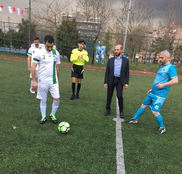 İzmit Belediyesi Futbol Turnuvası Başladı