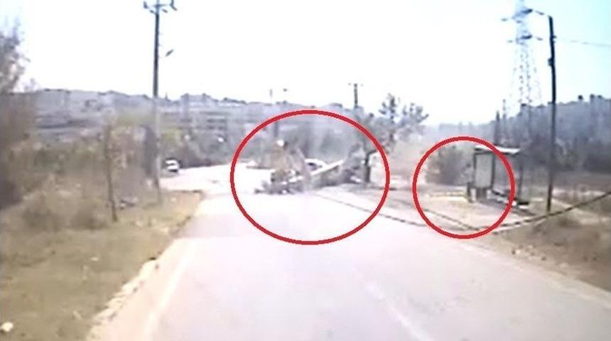 2 Kişinin Öldüğü Kaza Güvenlik Kamerasına Yansıdı