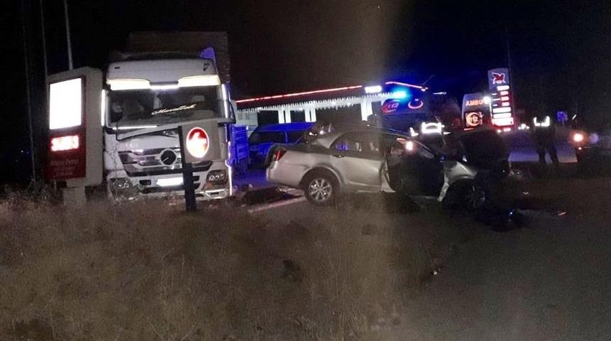 3 Kişinin &Ouml;ld&uuml;ğ&uuml; Kaza Anı G&uuml;venlik Kamerasında