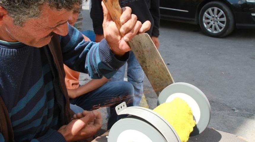 Bı&ccedil;aklar Kurbanlıklar İ&ccedil;in Bilenmeye Başladı