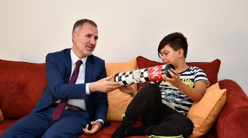 Taban Köpek Saldırısına Uğrayan Çocuğu Ziyaret Etti