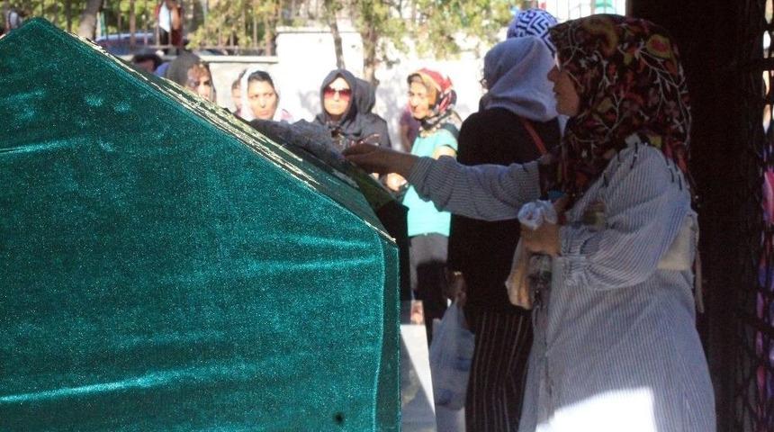 Sakarya’daki Feci Kazada Ölenler Son Yolculuklarına Uğurlandı