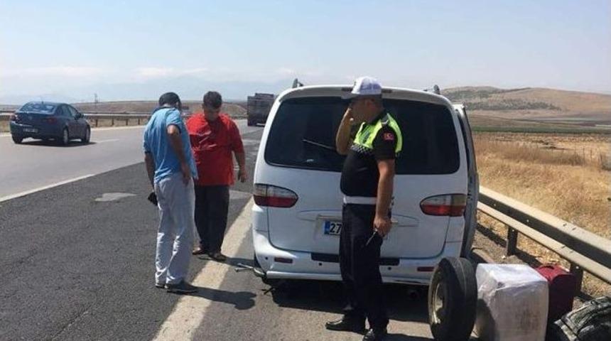 Yolda Kalan Sudanlı Aileye Polis Yardım Elini Uzattı