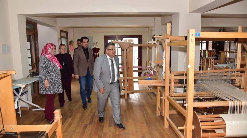 Başkan Yağcı&rsquo;dan Osmanlı K&uuml;lt&uuml;r Ve El Sanatları Merkezine Ziyaret