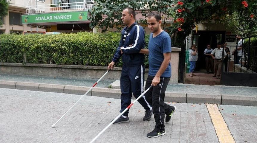 "sarı &Ccedil;izgiler" Yetersiz Ve Engellere Dolu