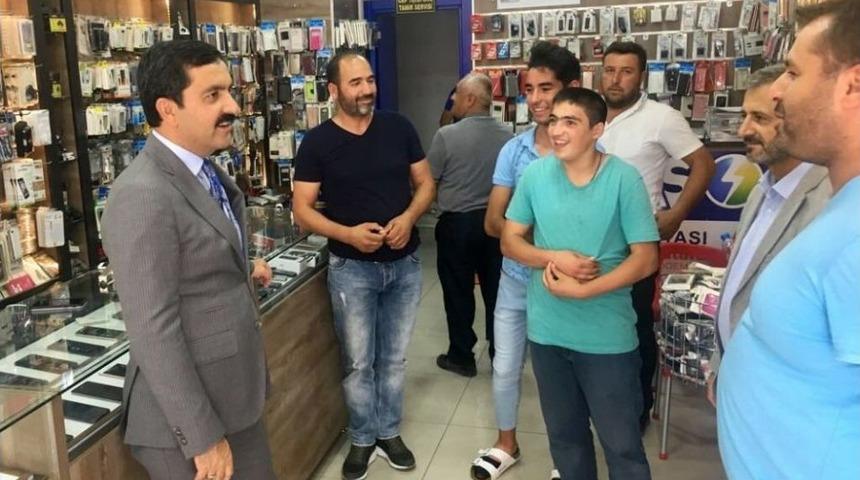 Belediye Başkanı Bah&ccedil;eci, Belediye Hizmetlerinde Esnafın Fikrini Alıyor