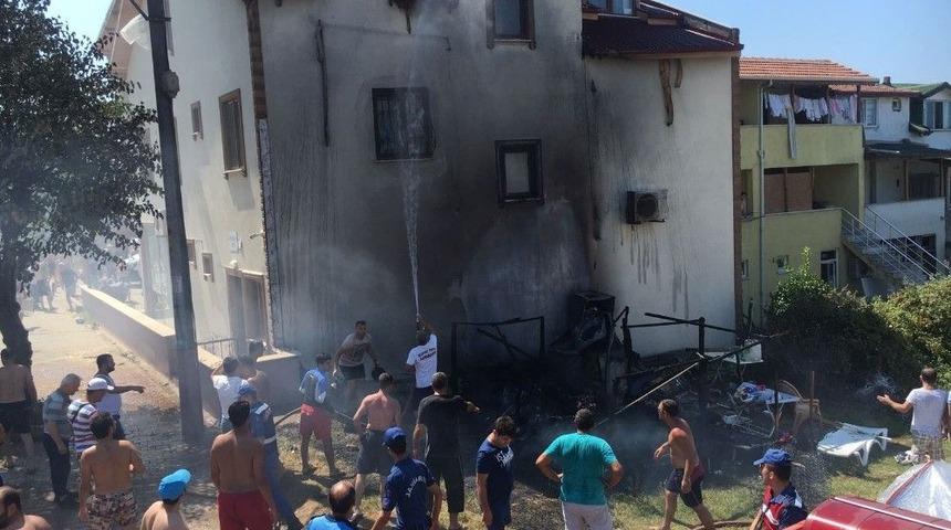 Kamp &Ccedil;adırında &Ccedil;ıkan Yangın, Paniğe Neden Oldu