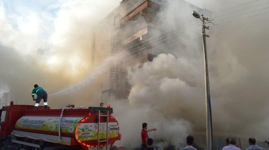 Odun Yangını Binaya Sıçradı