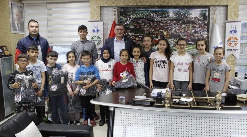 Başkan Duymuş&rsquo;tan Gen&ccedil; Sporculara Destek