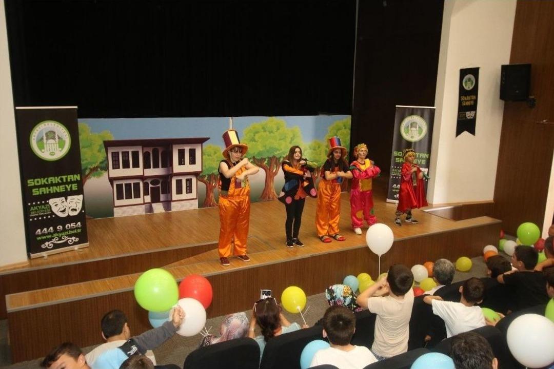 Akyazı&rsquo;da Yaz Kur&rsquo;an Kursu &Ouml;ğrencileri Tiyatroda Buluştu