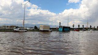 Erzurum’da Sağanak Sele Dönüştü