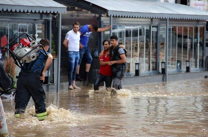 Erzurum’da Sağanak Sele Dönüştü G1