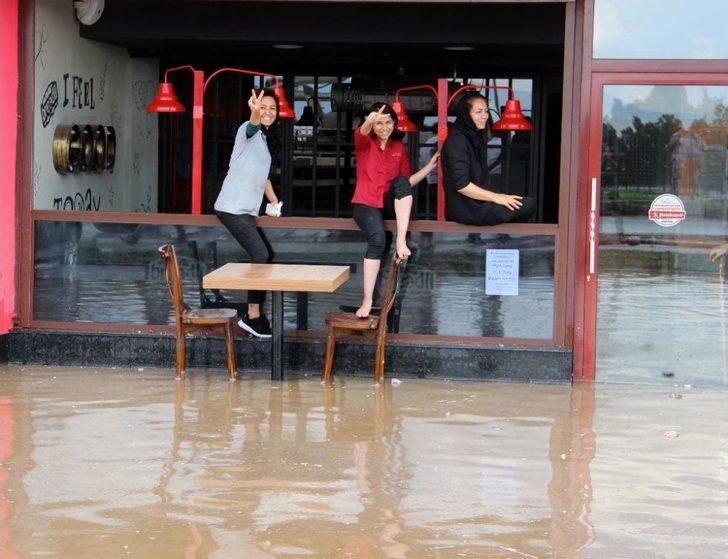 Erzurum’da Sağanak Sele Dönüştü G2