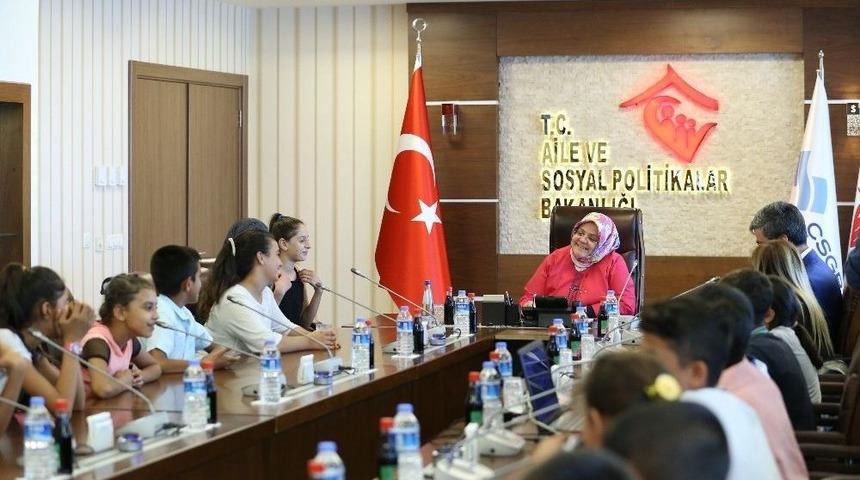 Bakan Sel&ccedil;uk, Okul Destek Projesi&rsquo;nden Yararlanan Gaziantepli &Ccedil;ocukları Kabul Etti