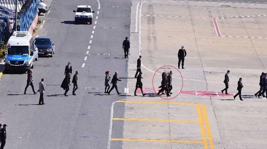 U&ccedil;ak Kazasında &Ouml;len Mina Başaran&rsquo;ın Cenazesini Nişanlısı Almaya B&ouml;yle Gitti