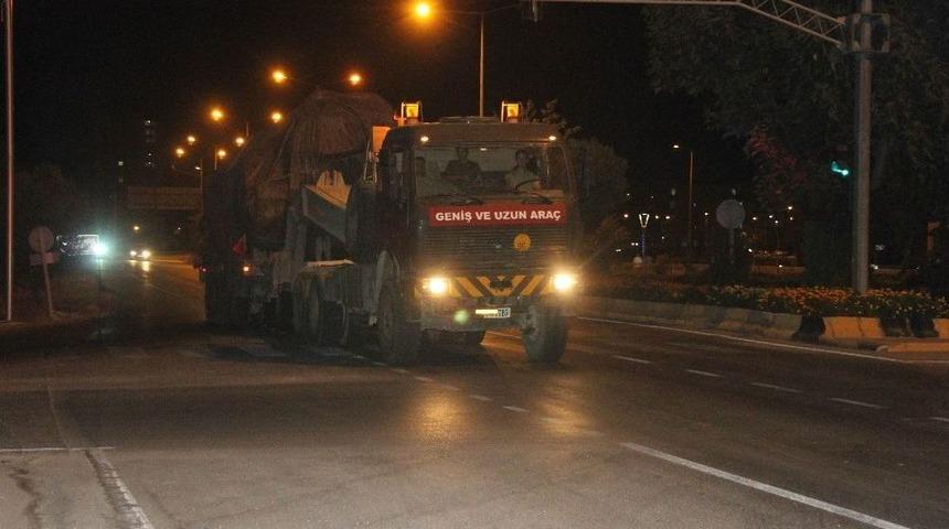 Suriye Sınırına Tank İle Fırtına Obüs Sevkiyatı Yapıldı