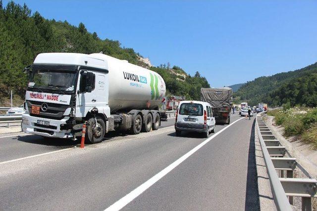 Lastiği Patlayan Otomobil, Lpg Tankeri İle &Ccedil;arpıştı: 1 &Ouml;l&uuml; 3