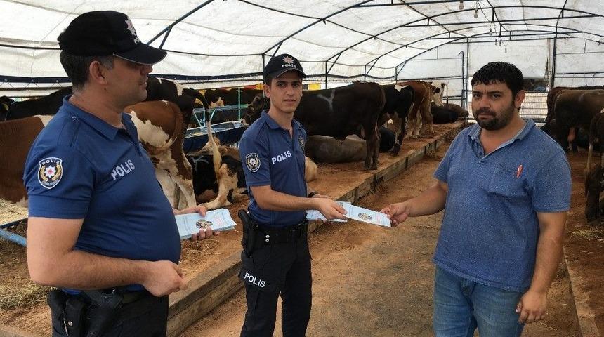 Çorlu Polisi Kurban Pazarında Broşür Dağıtarak Uyarıda Bulundu