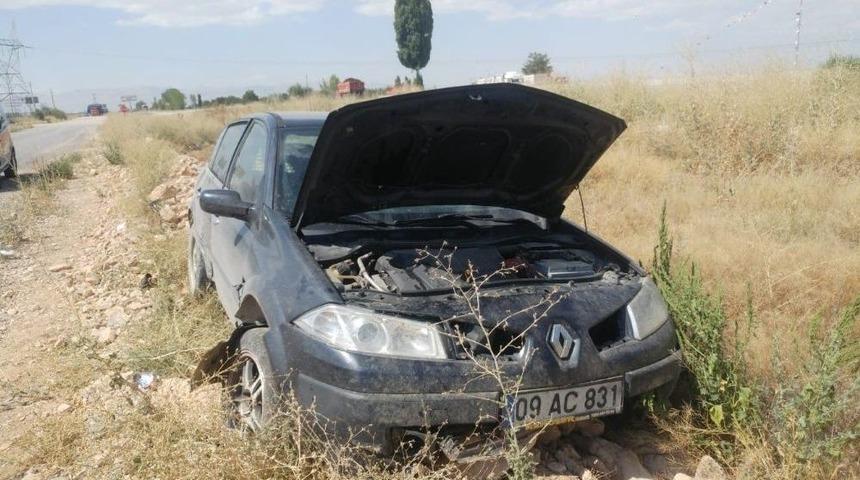 Kontrolden &Ccedil;ıkan Otomobil Şarampole Yuvarlandı: 5&rsquo;i &Ccedil;ocuk 10 Yaralı