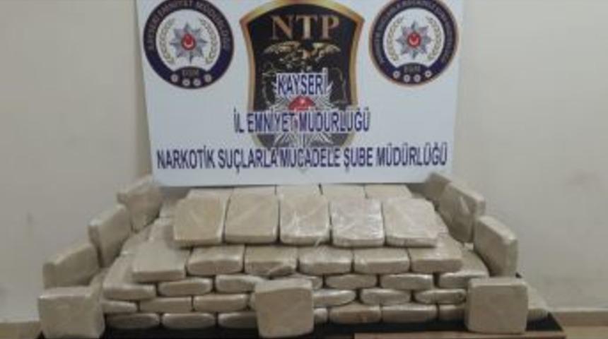 Kayseri Emniyeti’nden Uyuşturucu Tacirlerine Darbe: 115 Kilogram Eroin Ele Geçirildi