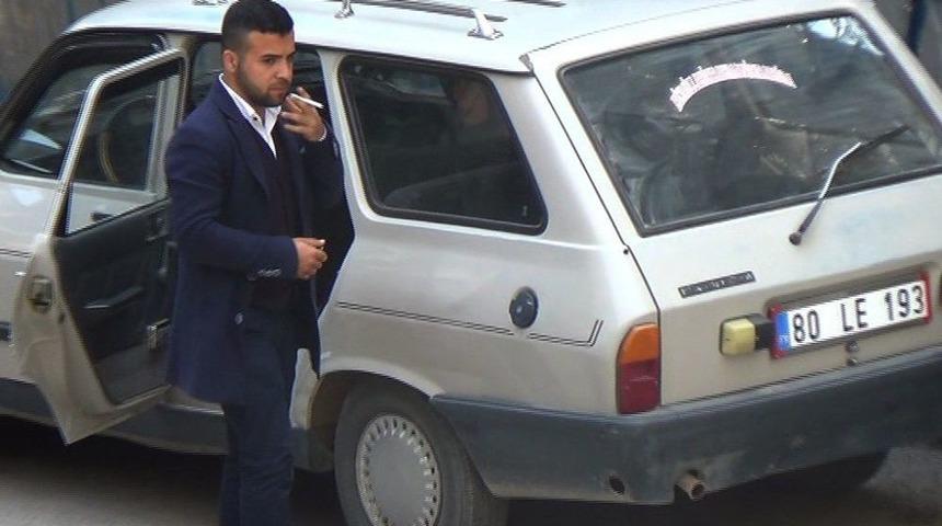 Nişanlısına S&ouml;zl&uuml; Şiddet G&ouml;steren Adama &Ccedil;evredeki Kadın Bağırarak Tepki G&ouml;sterdi