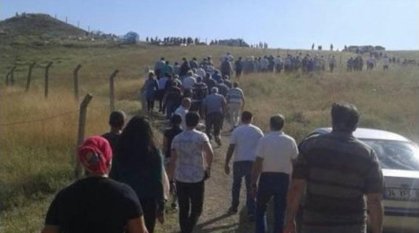 Trafik Kazasında Hayatını Kaybeden 4 Kişi Yan Yana Defnedildi