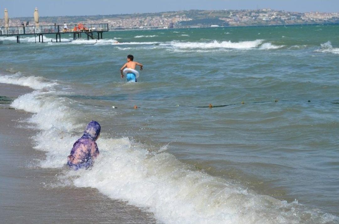 Tatilcilere Dalga &Ccedil;ilesi