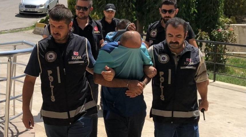 Karaman&rsquo;da Uyuşturucu Sattıkları İleri S&uuml;r&uuml;len 3 Kişi Tutuklandı