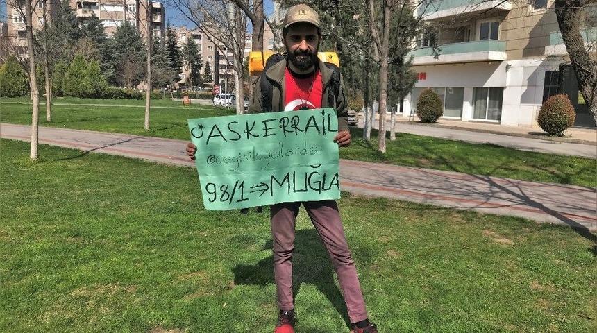 Otostopla Vatani G&ouml;revini Yapmaya Gitti