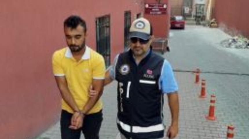 Atık Kağıtların İçerisinde 65 Bin Paket Kaçak Sigara Ele Geçirildi