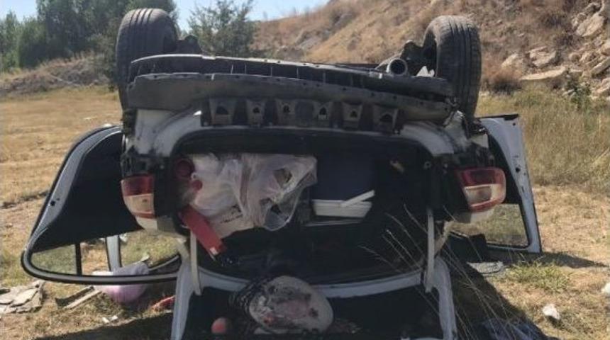 Sivas&rsquo;ta Otomobil Şarampole Yuvarlandı: 4 Yaralı