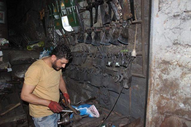 Siverek’te Bıçak Bileyicilerine Yoğun İlgi