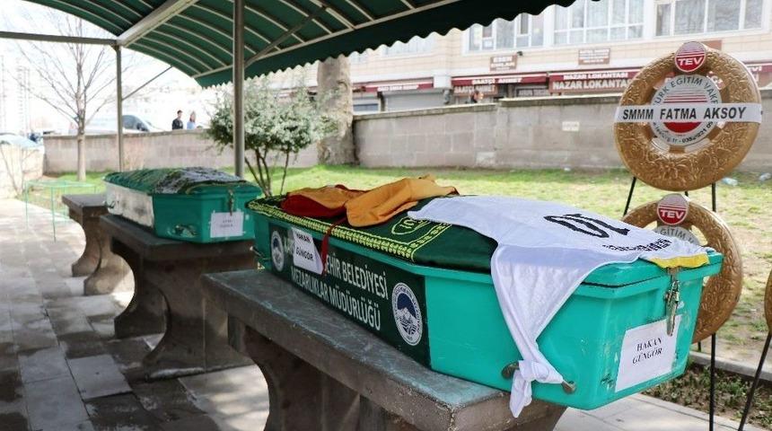 Kansere Yenik D&uuml;şen Gen&ccedil; Futbolcu Son Yolculuğuna Uğurlandı